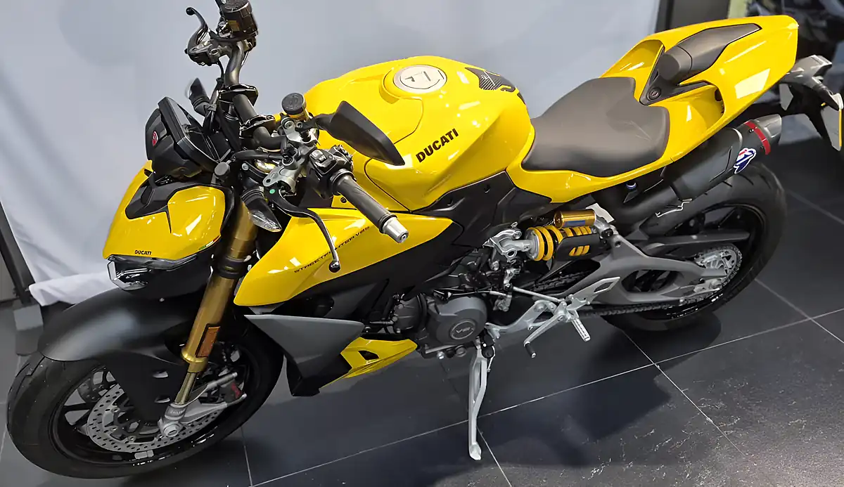Used 2026 Ducati Streetfighter V2 S Giallo Yellow - Interior and Exterior details 3