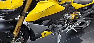 Used 2026 Ducati Streetfighter V2 S Giallo Yellow - Interior and Exterior details 5