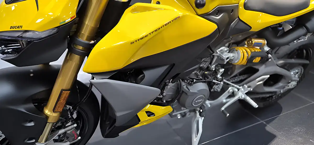 Used 2026 Ducati Streetfighter V2 S Giallo Yellow - Interior and Exterior details 5
