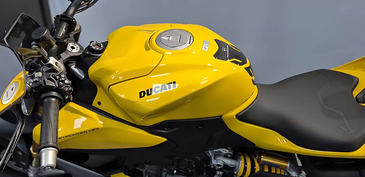 Used 2026 Ducati Streetfighter V2 S Giallo Yellow - Interior and Exterior details 6