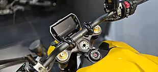 Used 2026 Ducati Streetfighter V2 S Giallo Yellow - Interior and Exterior details 9