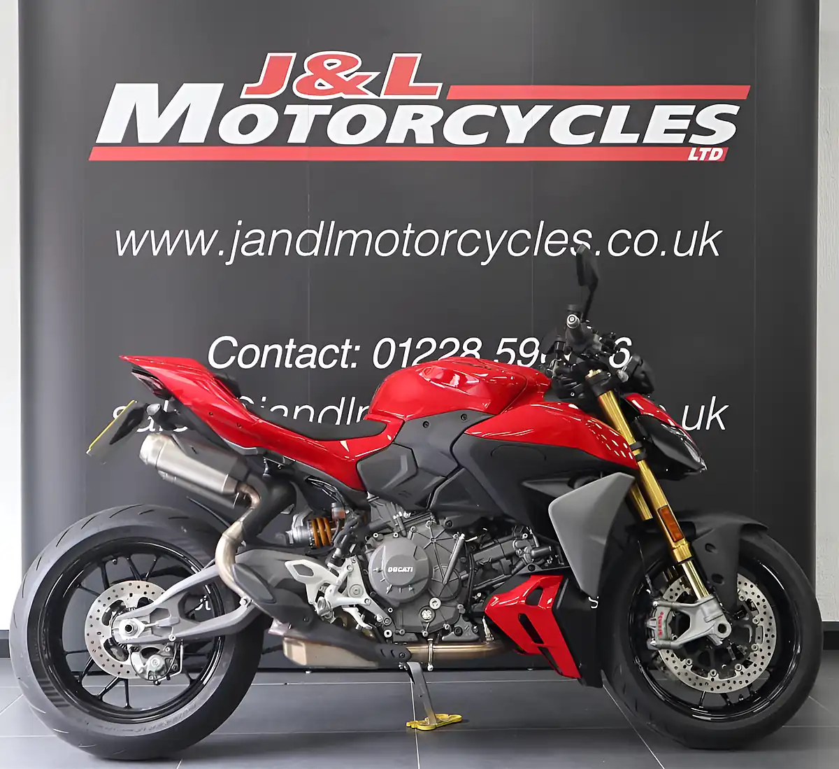 Used 2026 Ducati Streetfighter V2 S Red - Front View