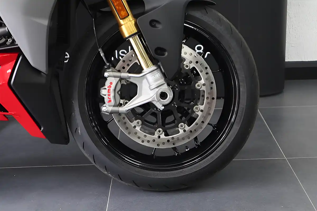 Used 2026 Ducati Streetfighter V2 S Red - Interior and Exterior details 11