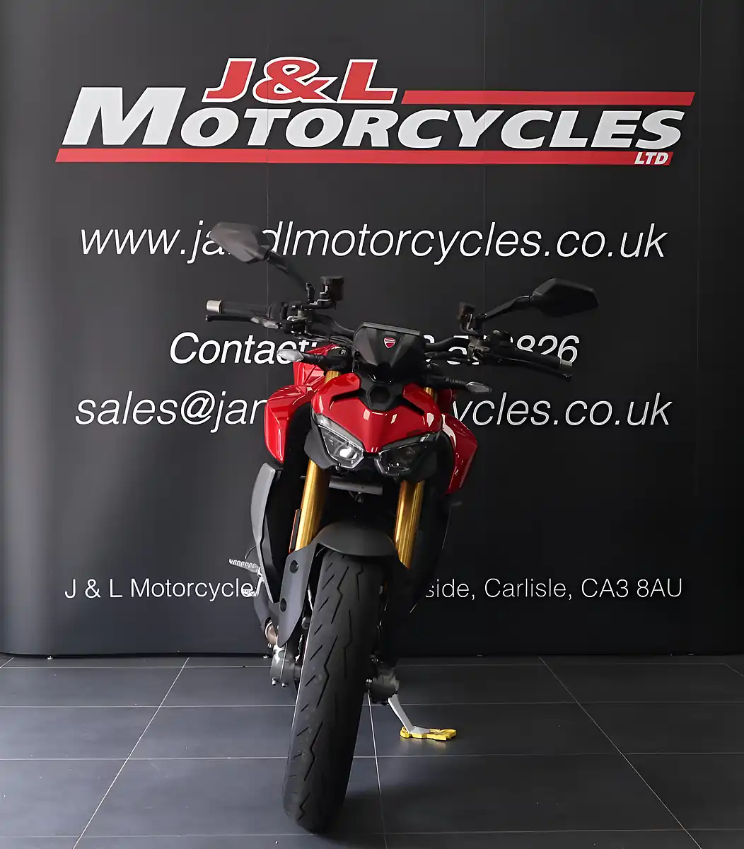 Used 2026 Ducati Streetfighter V2 S Red - Interior and Exterior details 4