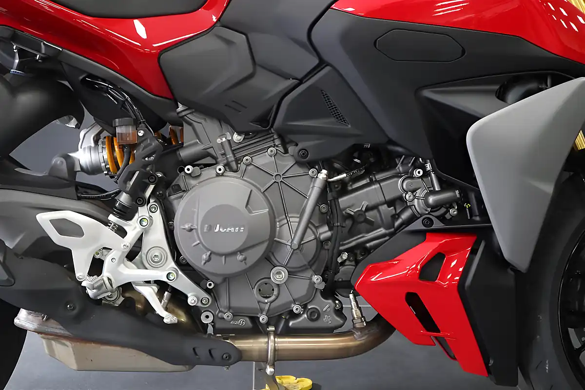 Used 2026 Ducati Streetfighter V2 S Red - Interior and Exterior details 8