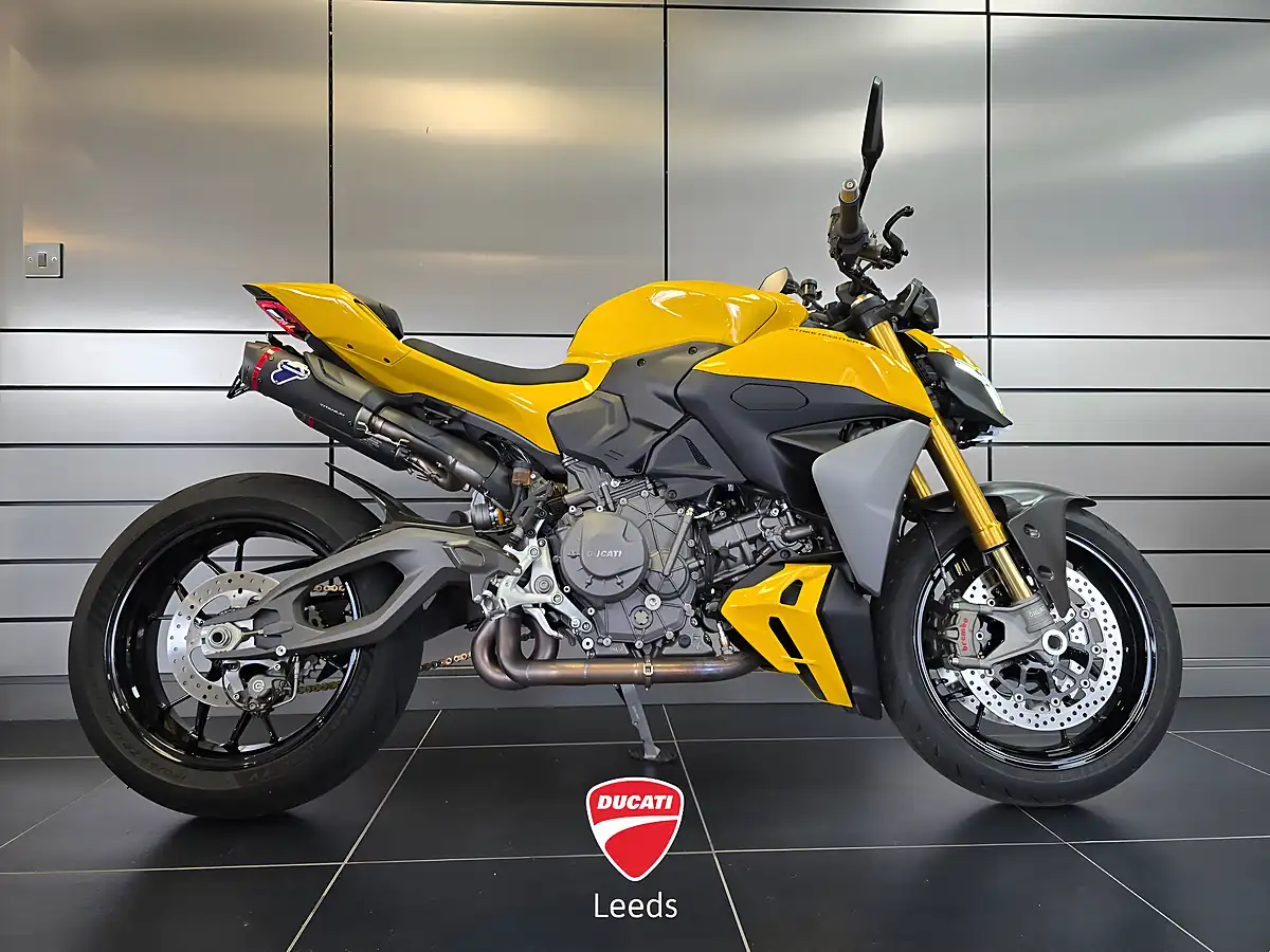 Used 2026 Ducati Streetfighter V2 S Yellow - Front View