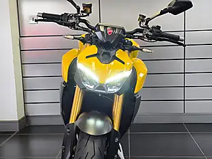 Used 2026 Ducati Streetfighter V2 S Yellow - Interior and Exterior details 10