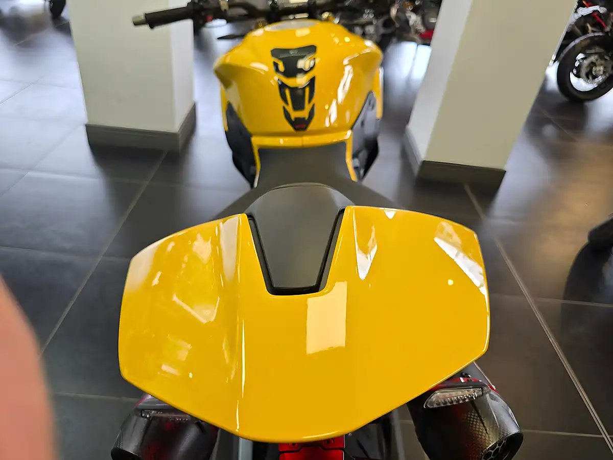 Used 2026 Ducati Streetfighter V2 S Yellow - Interior and Exterior details 12