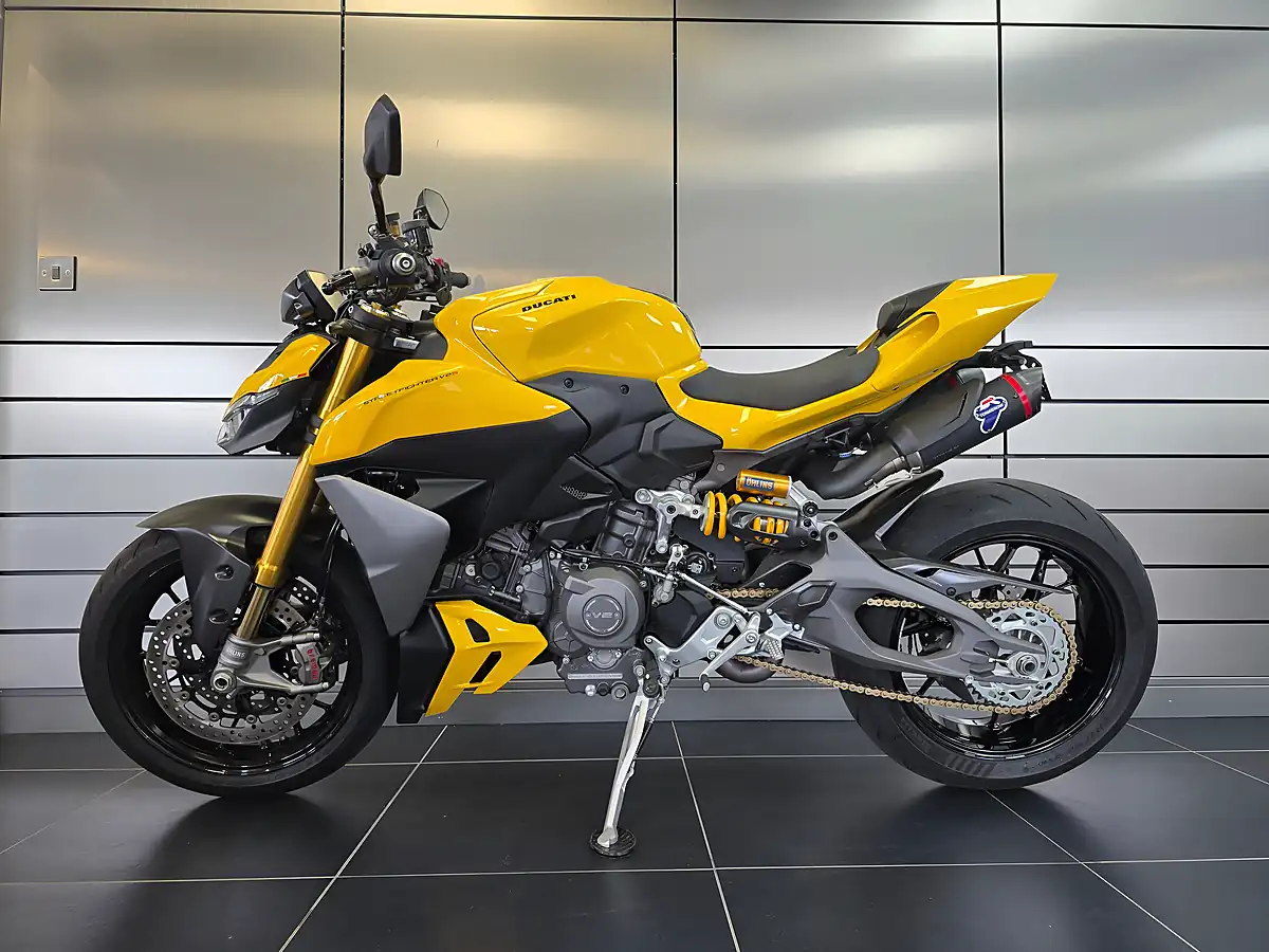 Used 2026 Ducati Streetfighter V2 S Yellow - Interior and Exterior details 15
