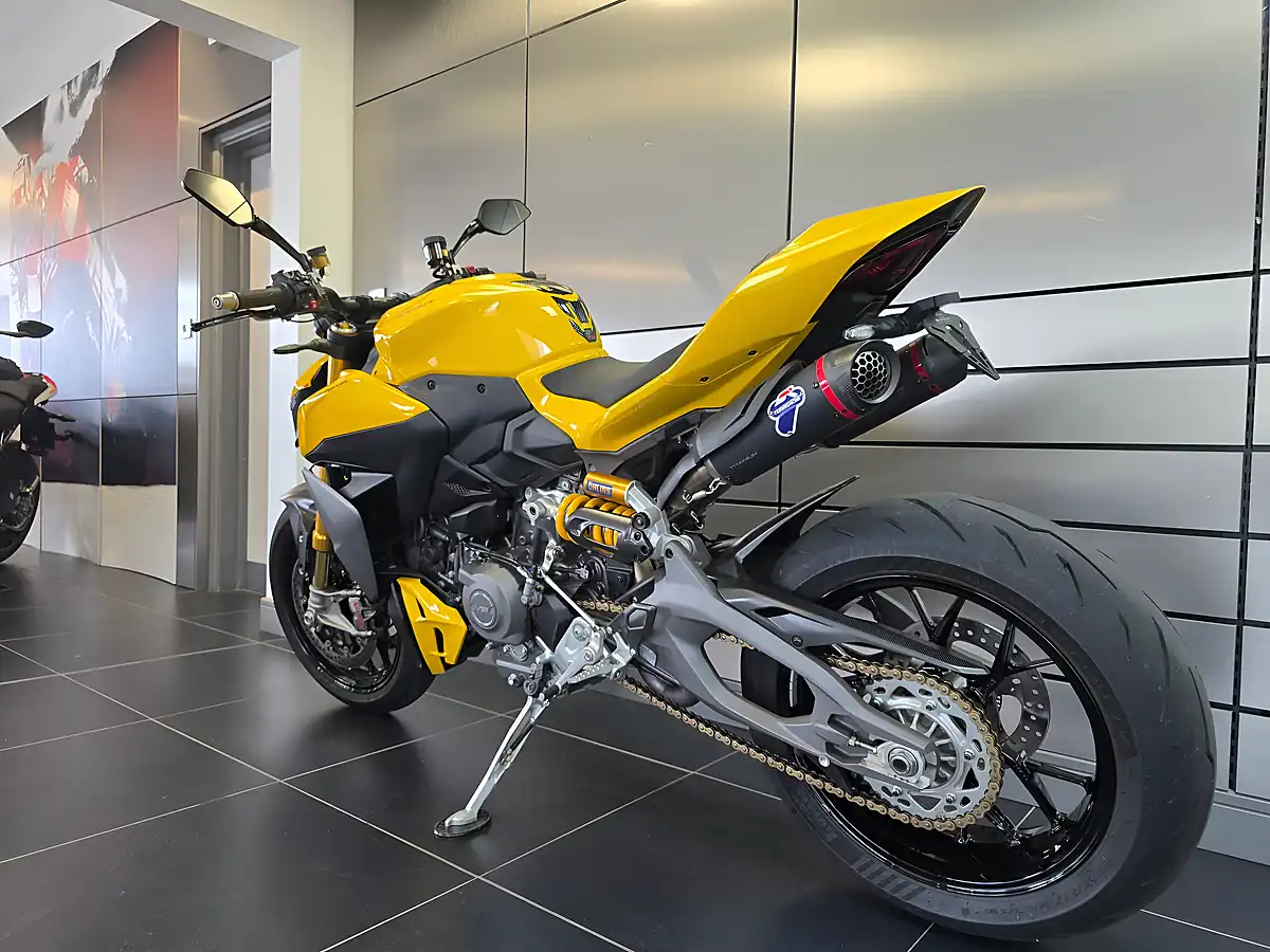 Used 2026 Ducati Streetfighter V2 S Yellow - Interior and Exterior details 16