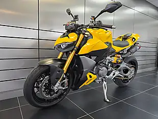 Used 2026 Ducati Streetfighter V2 S Yellow - Interior and Exterior details 17