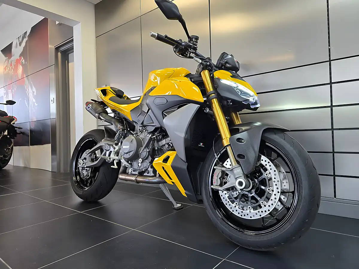Used 2026 Ducati Streetfighter V2 S Yellow - Interior and Exterior details 2