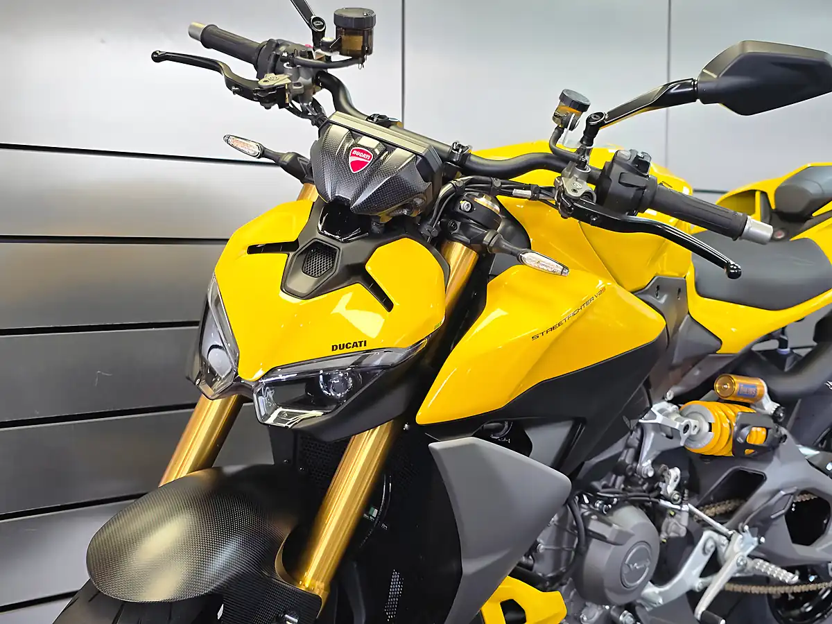 Used 2026 Ducati Streetfighter V2 S Yellow - Interior and Exterior details 20