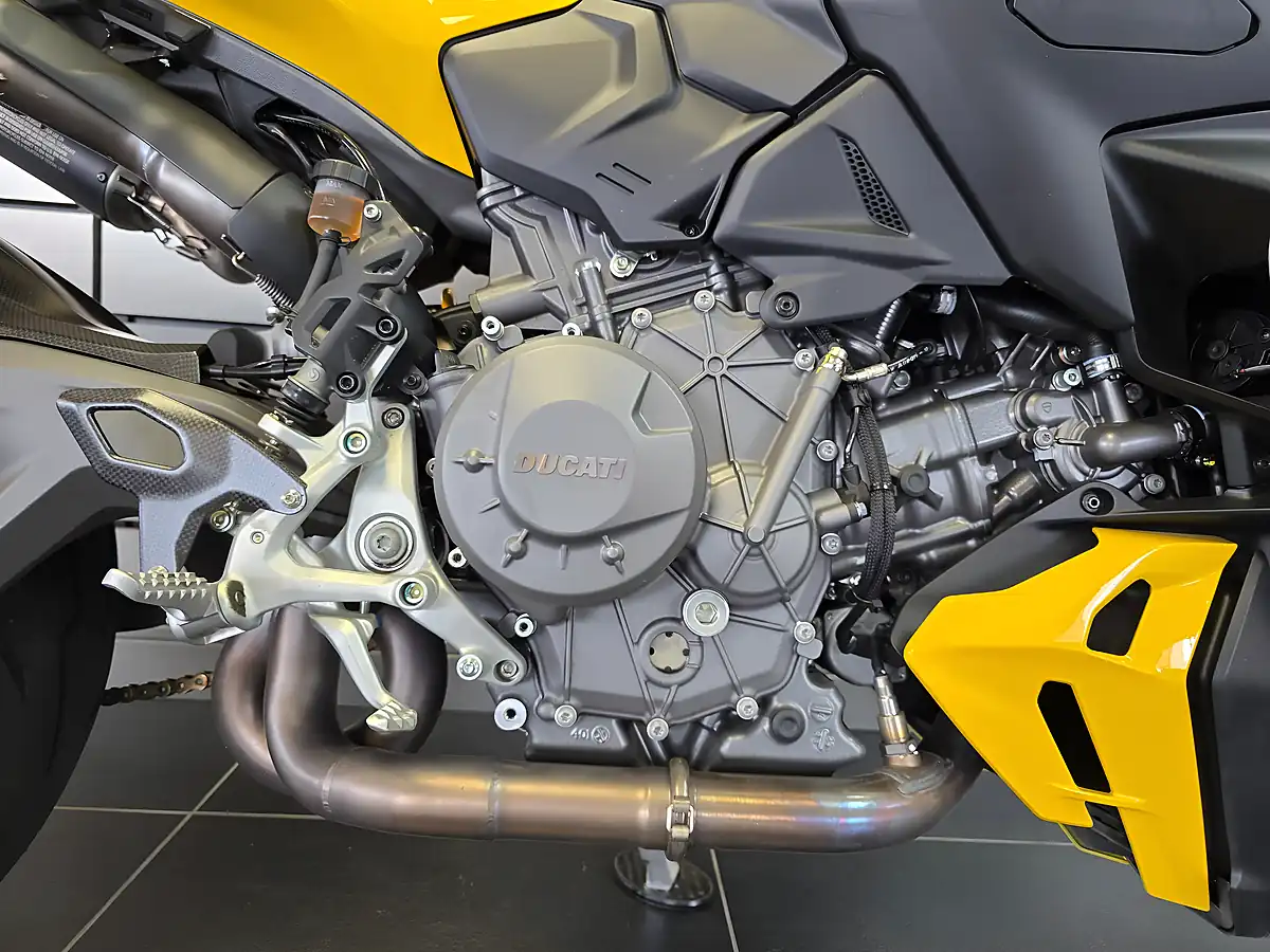 Used 2026 Ducati Streetfighter V2 S Yellow - Interior and Exterior details 7