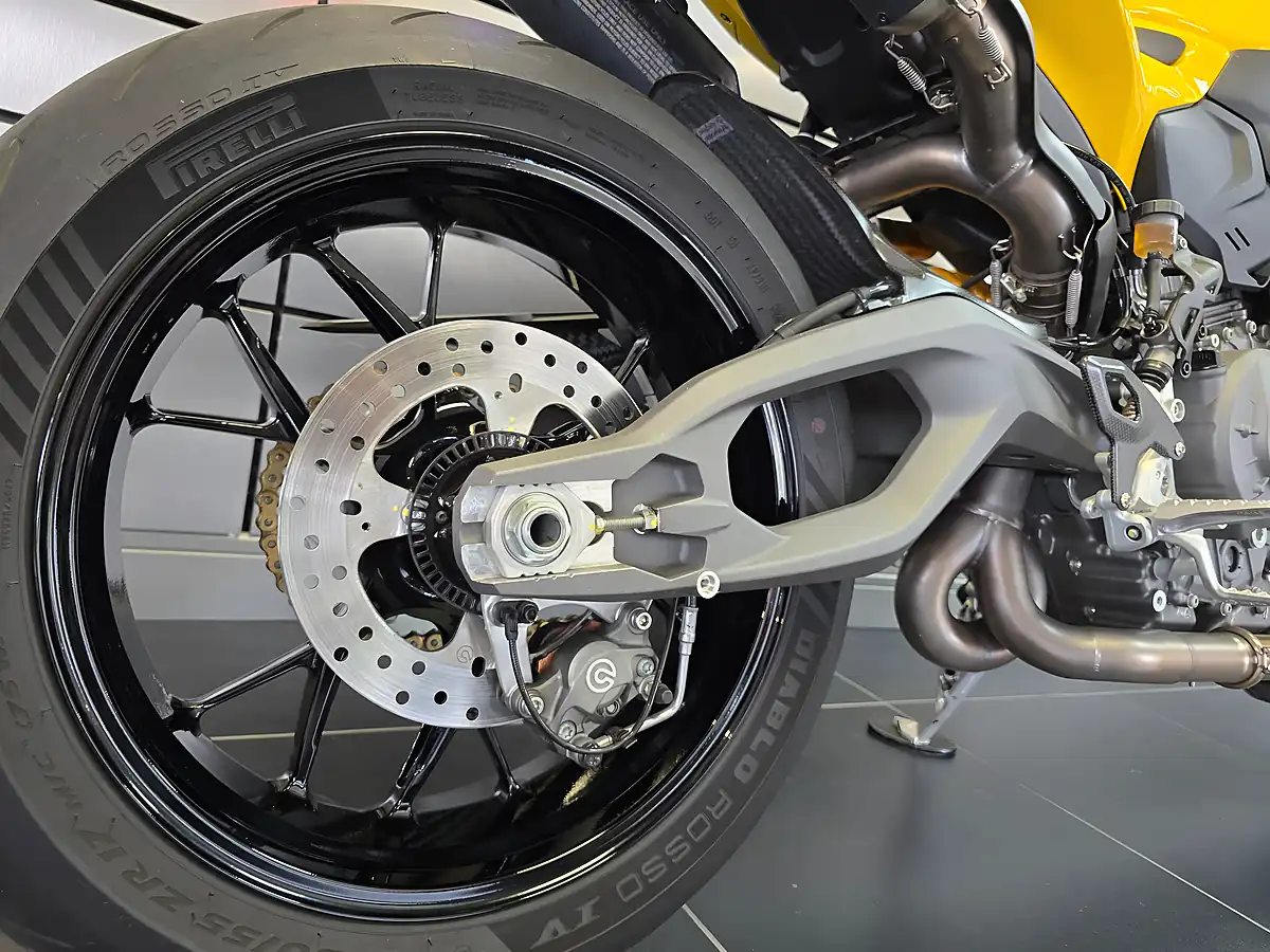 Used 2026 Ducati Streetfighter V2 S Yellow - Interior and Exterior details 8
