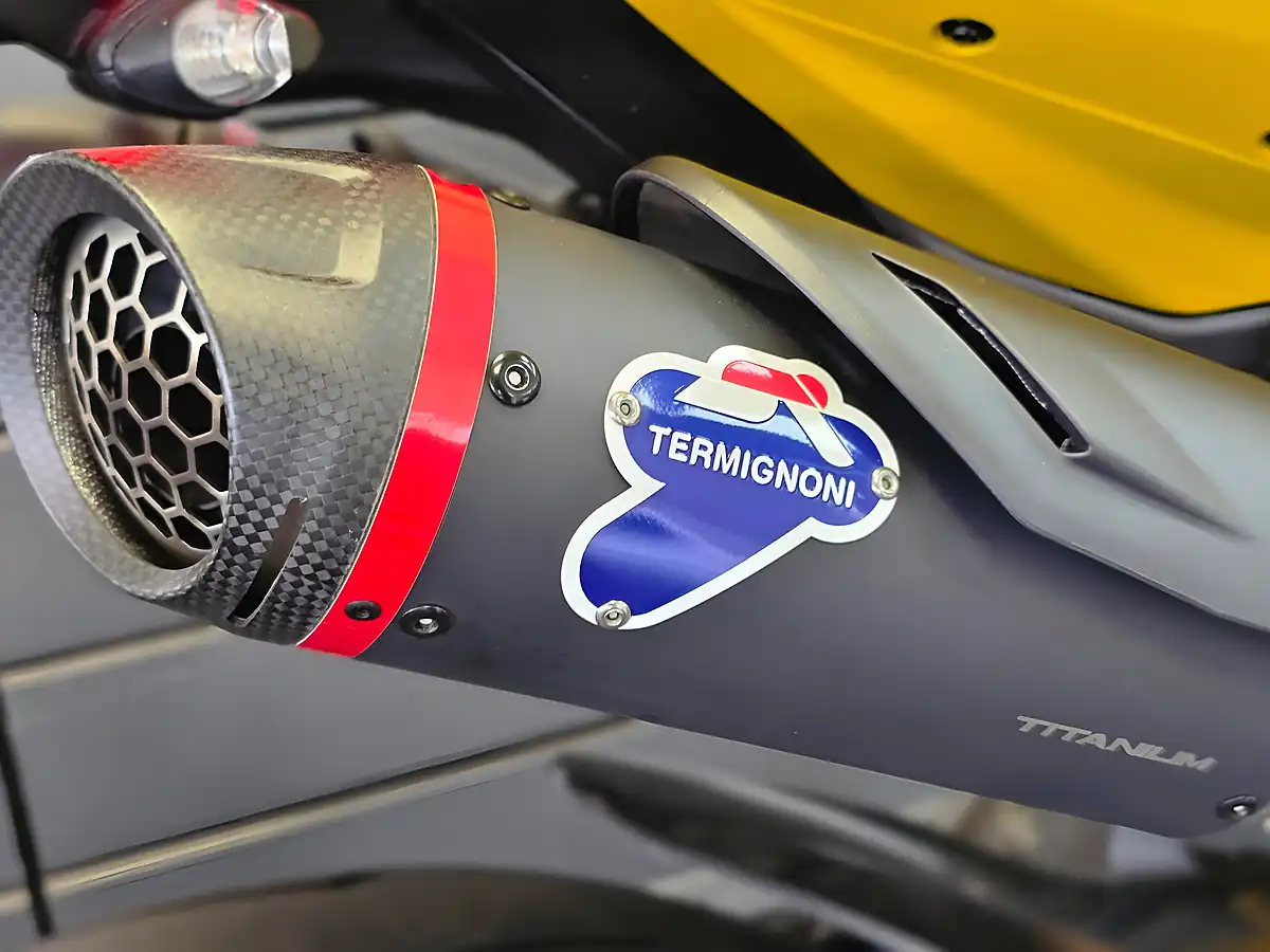 Used 2026 Ducati Streetfighter V2 S Yellow - Interior and Exterior details 9