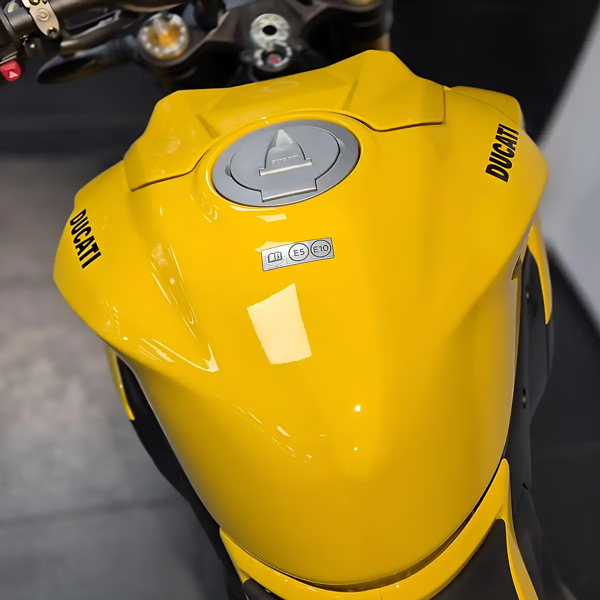 Used 2026 Ducati Streetfighter V2s S Giallo Yellow - Interior and Exterior details 11