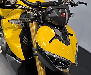 Used 2026 Ducati Streetfighter V2s S Giallo Yellow - Interior and Exterior details 12