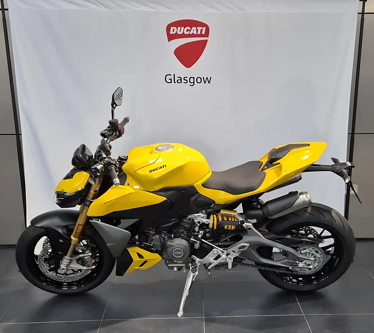 Used 2026 Ducati Streetfighter V2s S Giallo Yellow - Interior and Exterior details 2