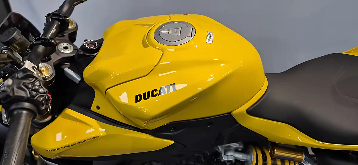 Used 2026 Ducati Streetfighter V2s S Giallo Yellow - Interior and Exterior details 4