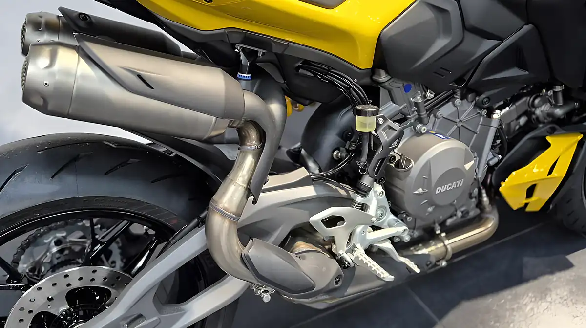 Used 2026 Ducati Streetfighter V2s S Giallo Yellow - Interior and Exterior details 15