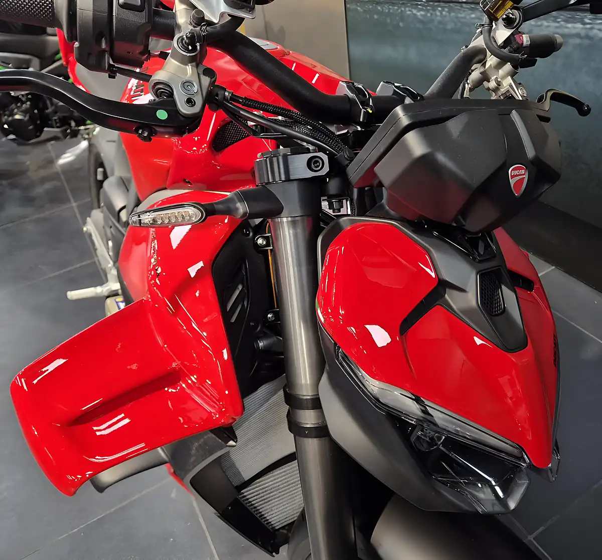 Used 2026 Ducati Streetfighter V4 - Interior and Exterior details 10