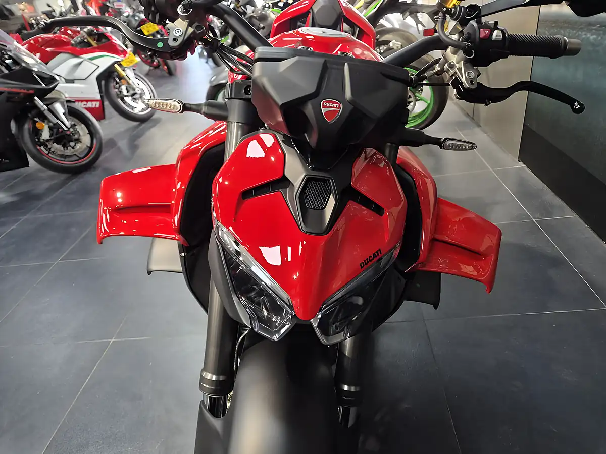 Used 2026 Ducati Streetfighter V4 - Interior and Exterior details 11
