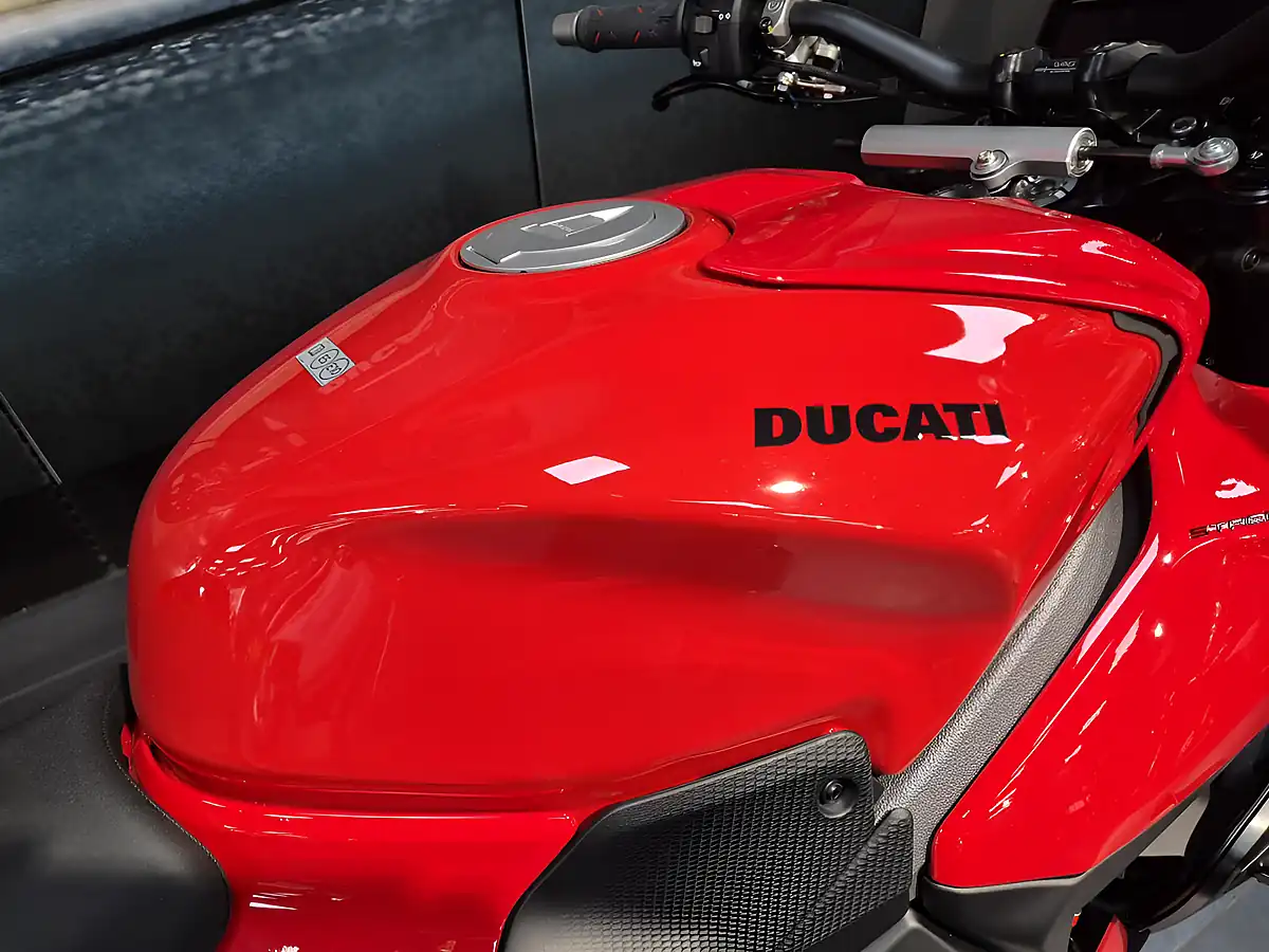 Used 2026 Ducati Streetfighter V4 - Interior and Exterior details 14