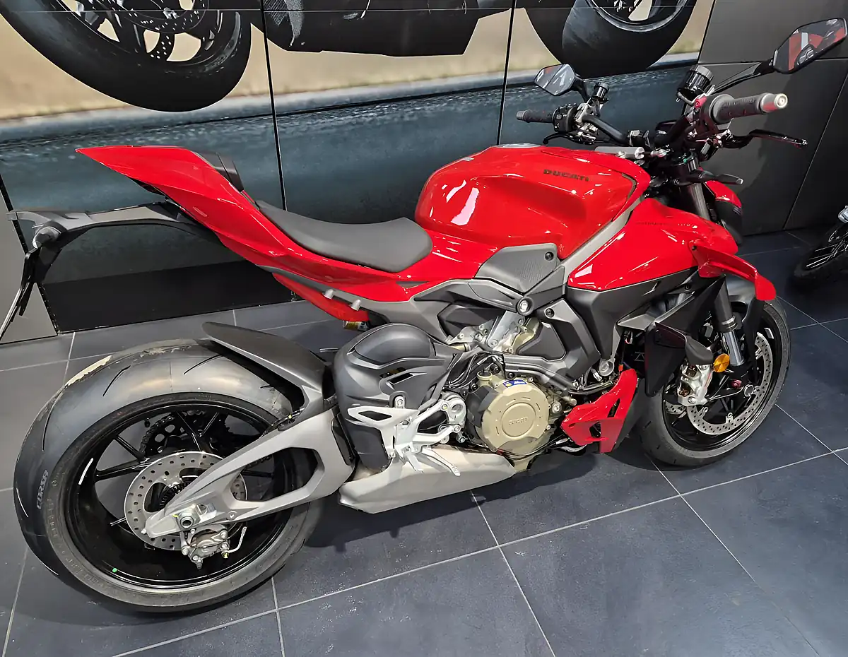 Used 2026 Ducati Streetfighter V4 - Interior and Exterior details 16