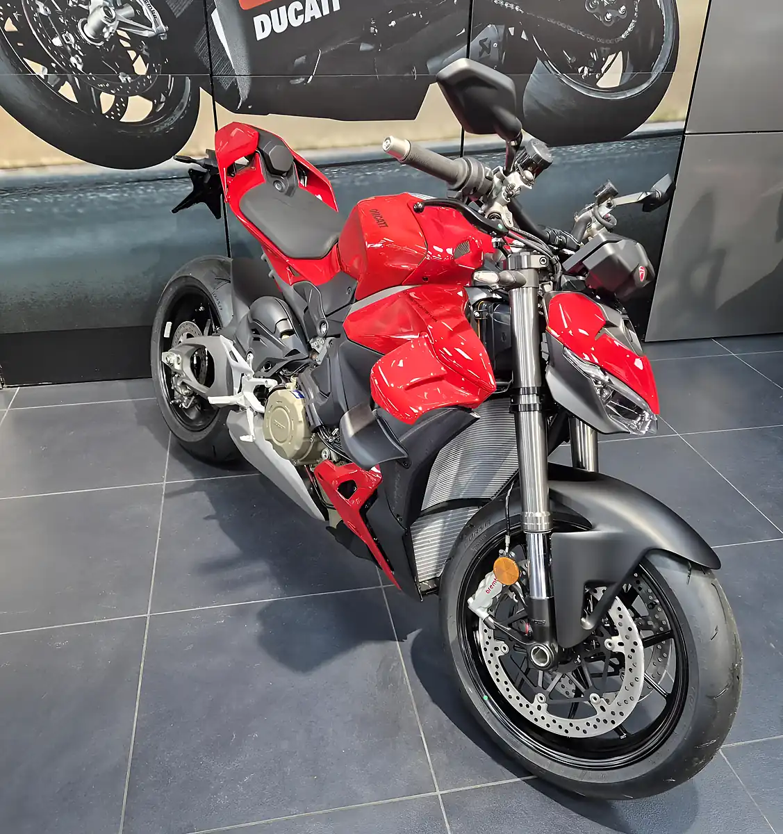 Used 2026 Ducati Streetfighter V4 - Interior and Exterior details 4