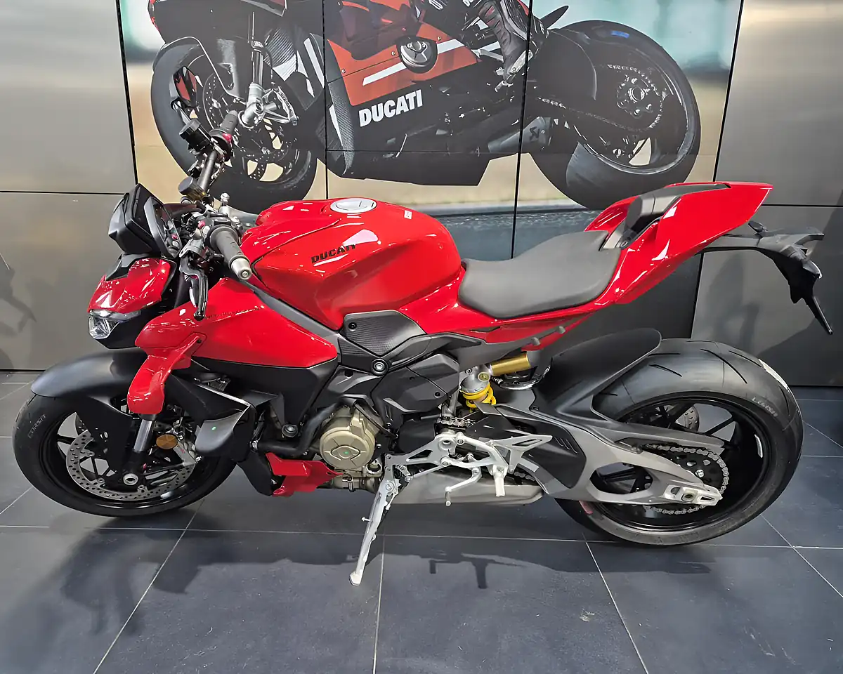 Used 2026 Ducati Streetfighter V4 - Interior and Exterior details 6