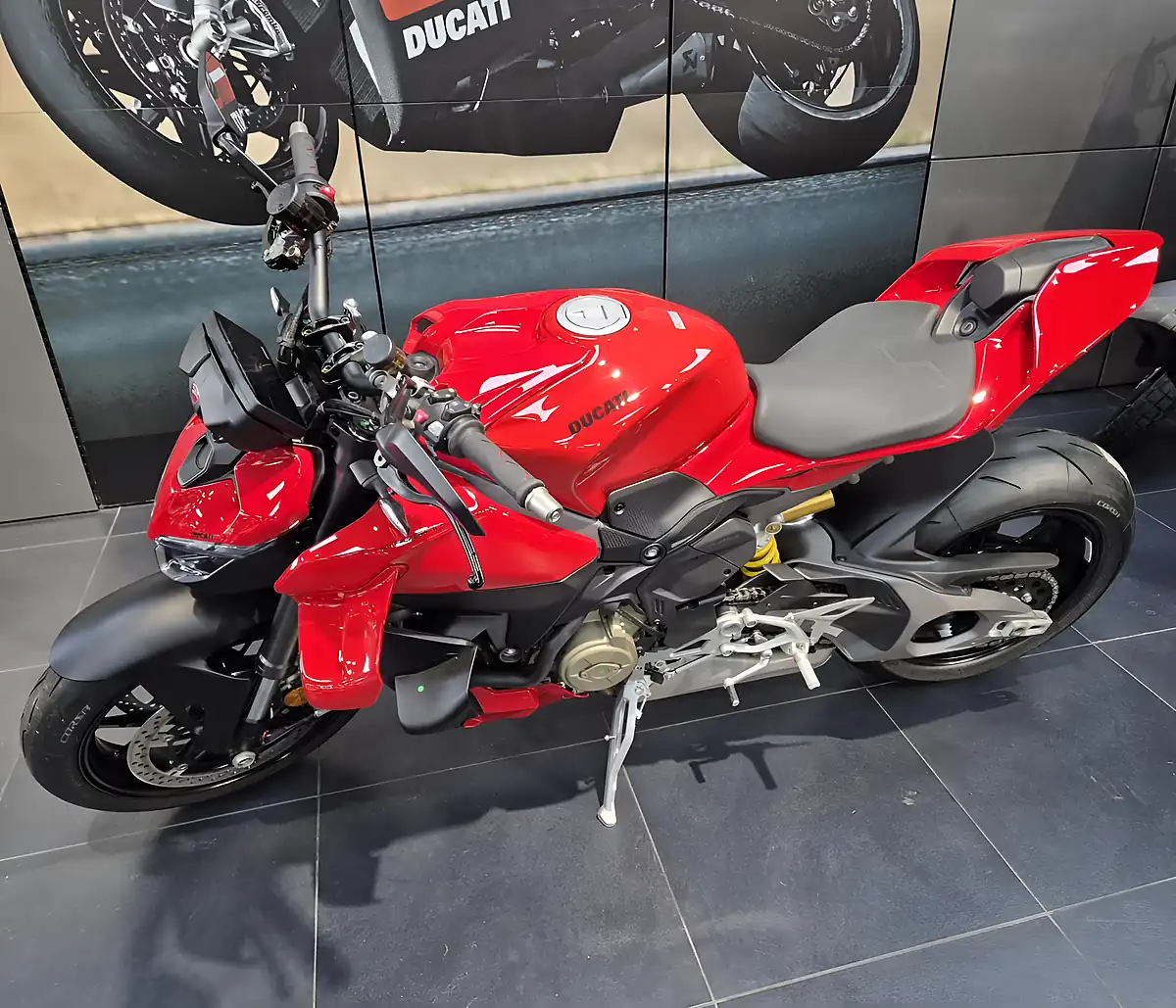 Used 2026 Ducati Streetfighter V4 - Interior and Exterior details 7