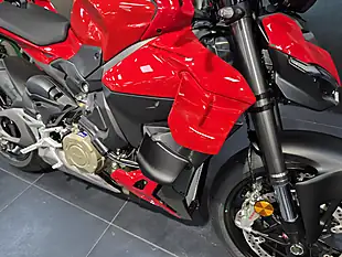 Used 2026 Ducati Streetfighter V4 - Interior and Exterior details 8