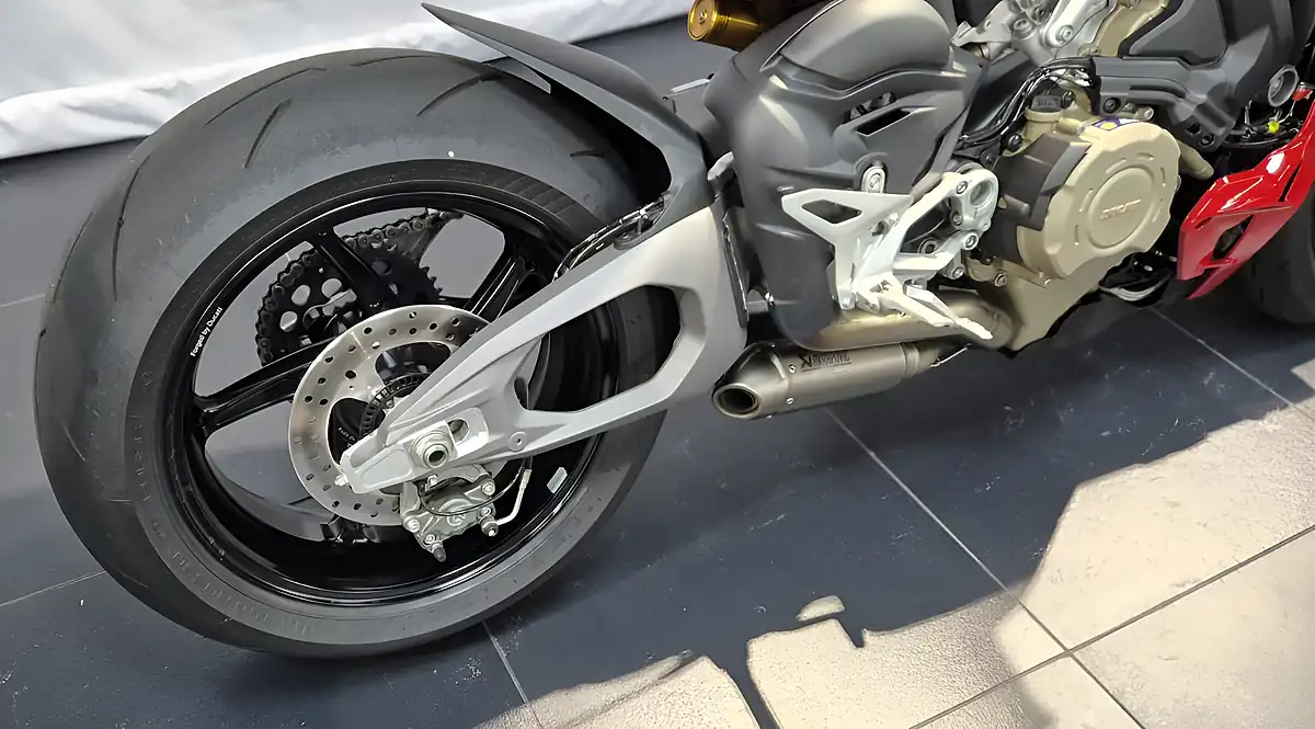 Used 2026 Ducati Streetfighter V4S - Interior and Exterior details 11