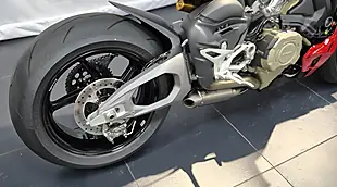 Used 2026 Ducati Streetfighter V4S - Interior and Exterior details 11
