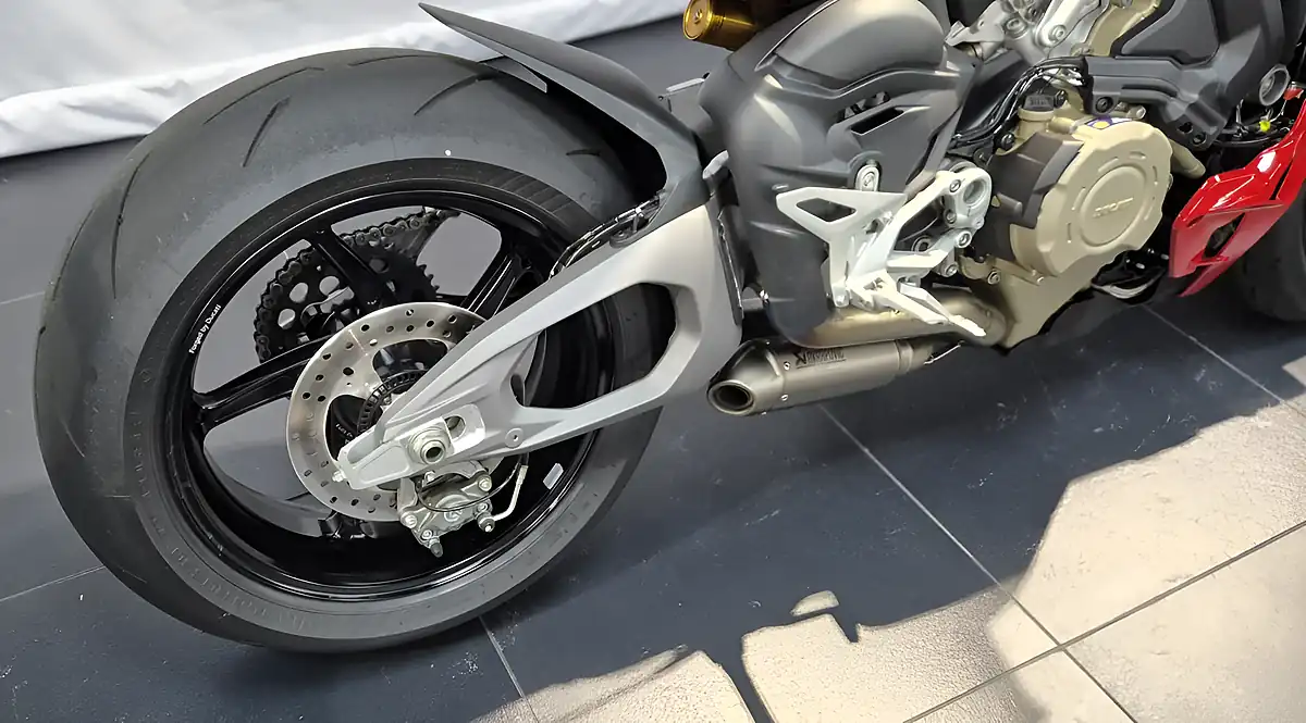 Used 2026 Ducati Streetfighter V4S - Interior and Exterior details 11