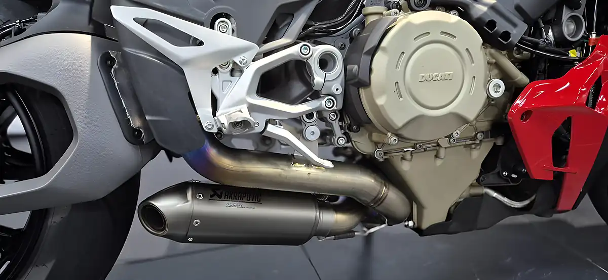 Used 2026 Ducati Streetfighter V4S - Interior and Exterior details 12