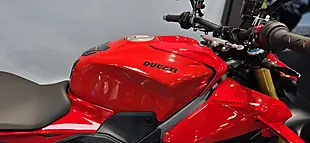 Used 2026 Ducati Streetfighter V4S - Interior and Exterior details 14