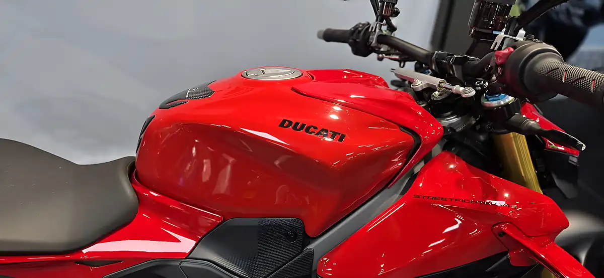 Used 2026 Ducati Streetfighter V4S - Interior and Exterior details 14