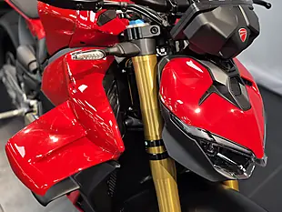 Used 2026 Ducati Streetfighter V4S - Interior and Exterior details 16