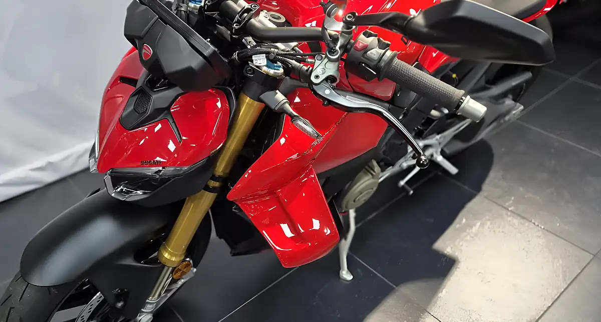 Used 2026 Ducati Streetfighter V4S - Interior and Exterior details 3