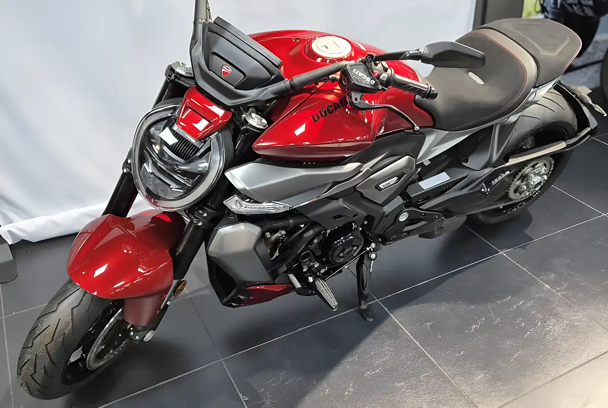 Used 2026 Ducati XDiavel Burning Red - Interior and Exterior details 14