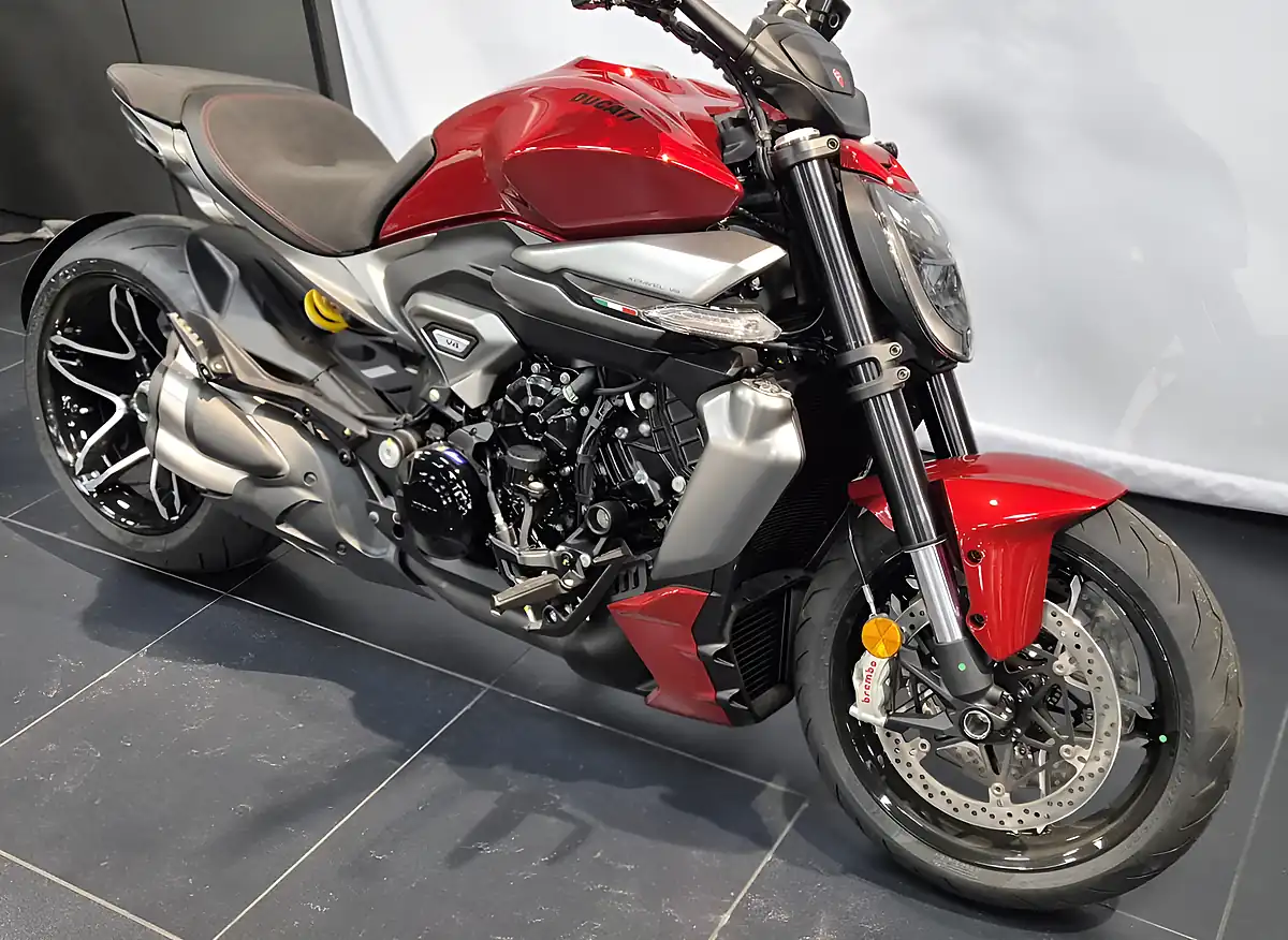Used 2026 Ducati XDiavel Burning Red - Interior and Exterior details 5