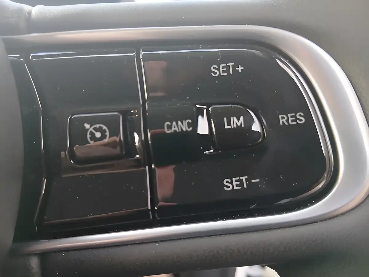 Used 2026 Fiat 500 Icon White - Interior and Exterior details 12