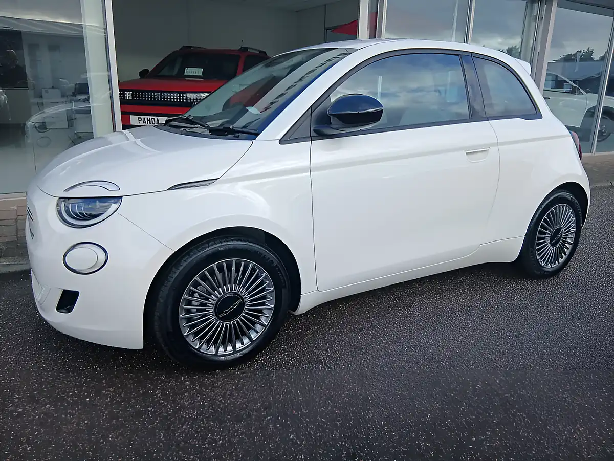 Used 2026 Fiat 500 Icon White - Interior and Exterior details 4