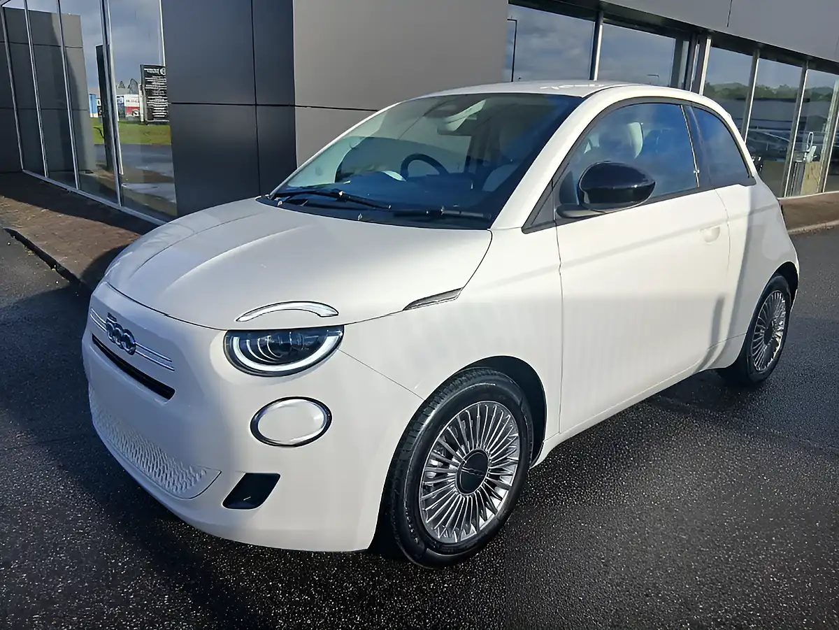 Used 2026 Fiat 500 Icon White - Interior and Exterior details 5