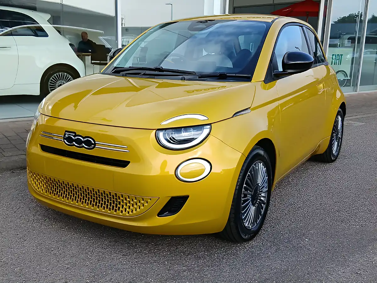 Used 2026 Fiat 500 Icon Yellow - Front View