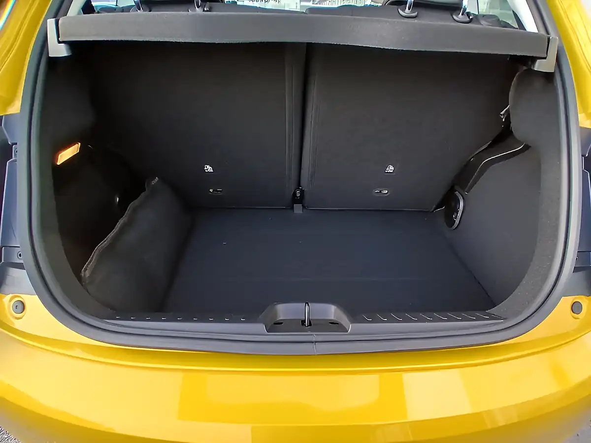 Used 2026 Fiat 500 Icon Yellow - Interior and Exterior details 6