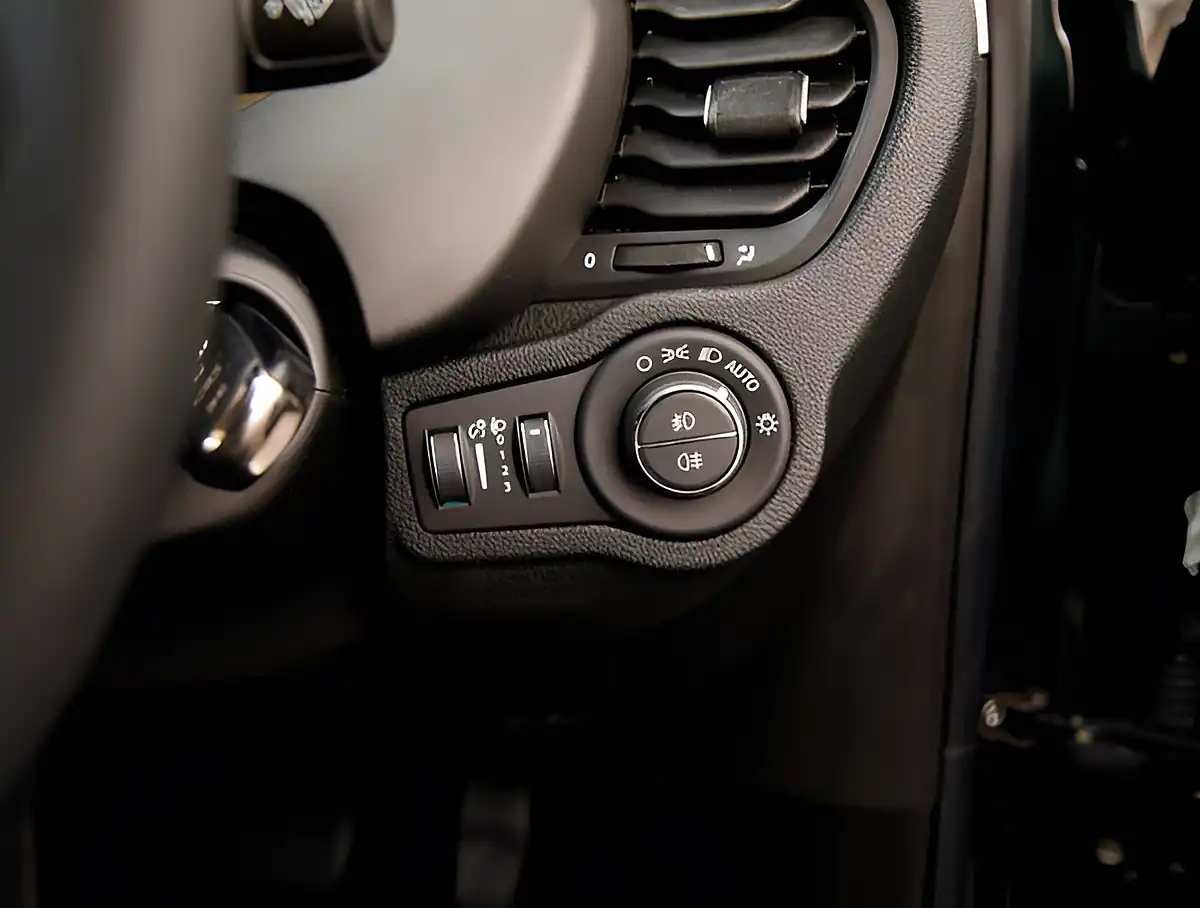 Used 2026 Fiat 500X Cross Techno Green - Interior and Exterior details 10