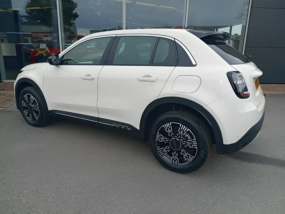 Used 2026 Fiat 600 5dr White - Interior and Exterior details 9